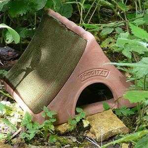 "Frogitat" Ceramic Frog & Toad House