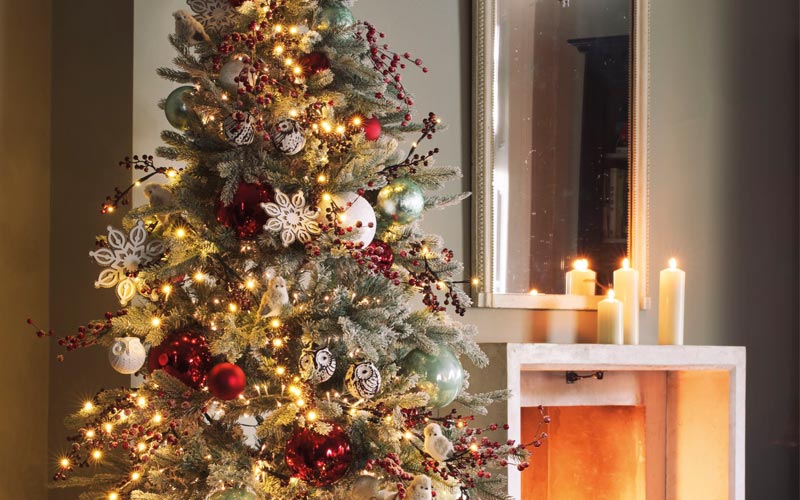 Beautifully decorated Christmas Tree in Reds and Golds