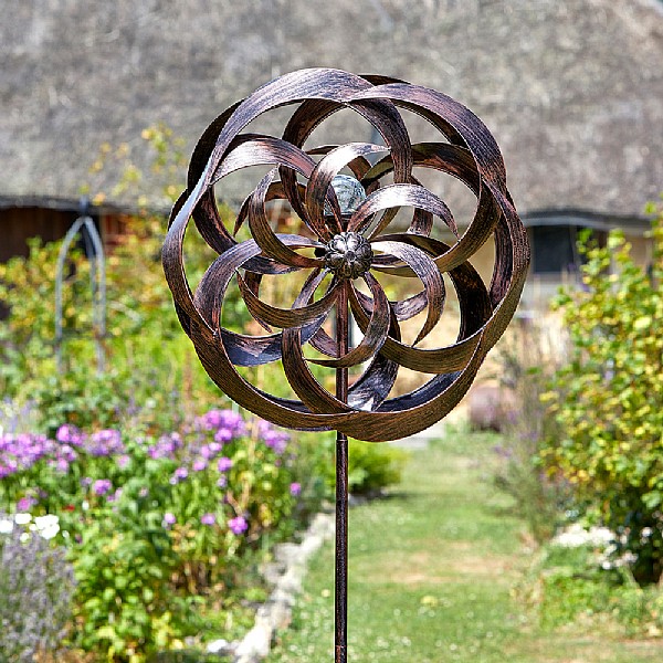 Smart Garden Taurus Wind Spinner & LED Solar Crackle Globe Light