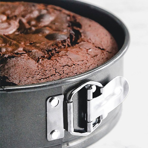 MasterClass 15 cm Springform Cake Tin with Loose Base and PFOA Non
