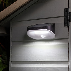 Smart Solar PIR Sentry Light - 200 Lumen