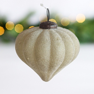 Velvet Onion Hanging Tree Decoration (11cm)