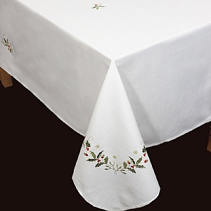 Peggy Wilkins Snowfall White & Silver Tablecloth (135x224cm)
