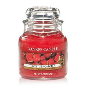 Yankee Candle Sweet Strawberry Small Jar Candle